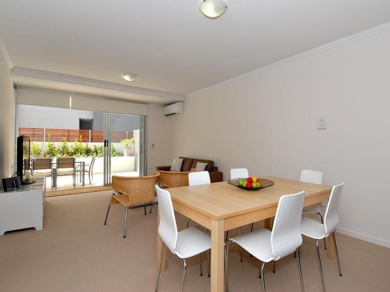 4/101 Clarence Road, Indooroopilly QLD 4068