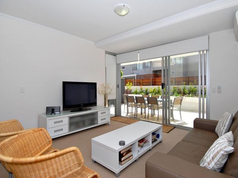 4/101 Clarence Road, Indooroopilly QLD 4068
