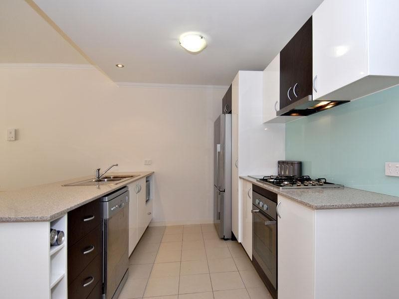 4/101 Clarence Road, Indooroopilly QLD 4068