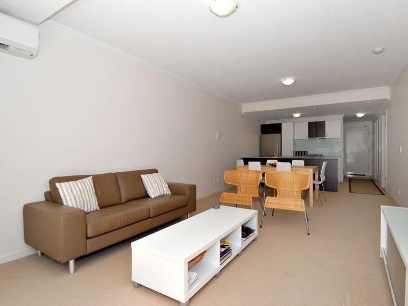 4/101 Clarence Road, Indooroopilly QLD 4068