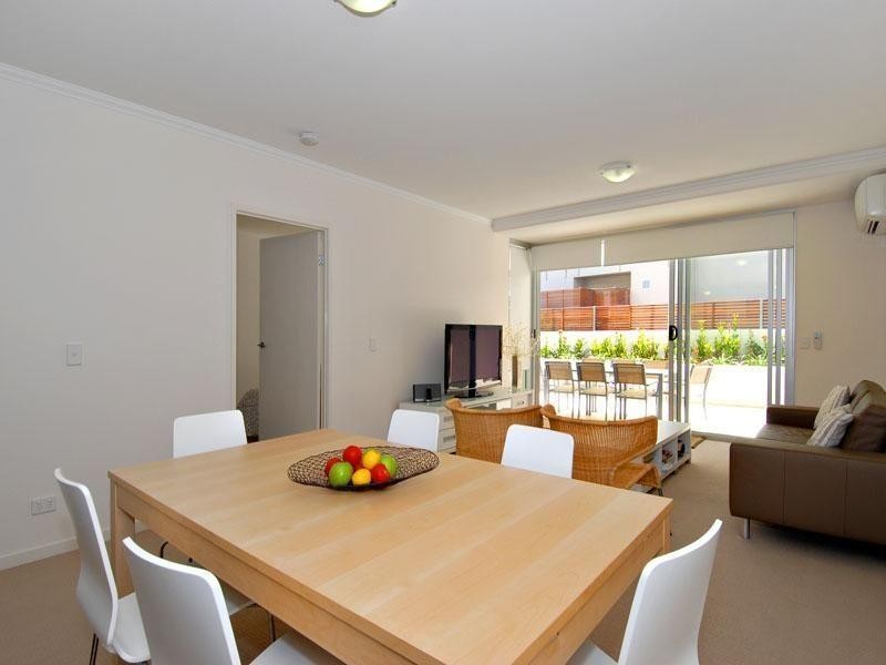 4/101 Clarence Road, Indooroopilly QLD 4068