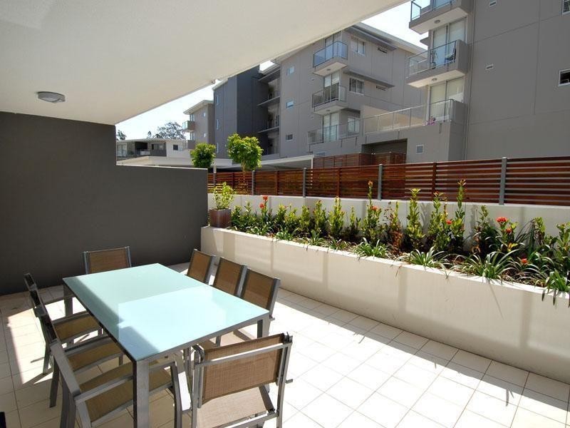 4/101 Clarence Road, Indooroopilly QLD 4068