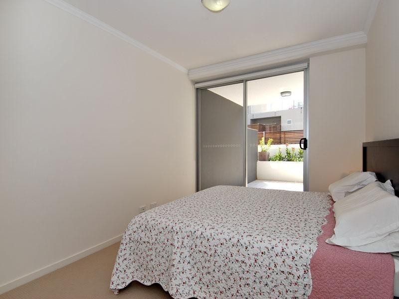 4/101 Clarence Road, Indooroopilly QLD 4068