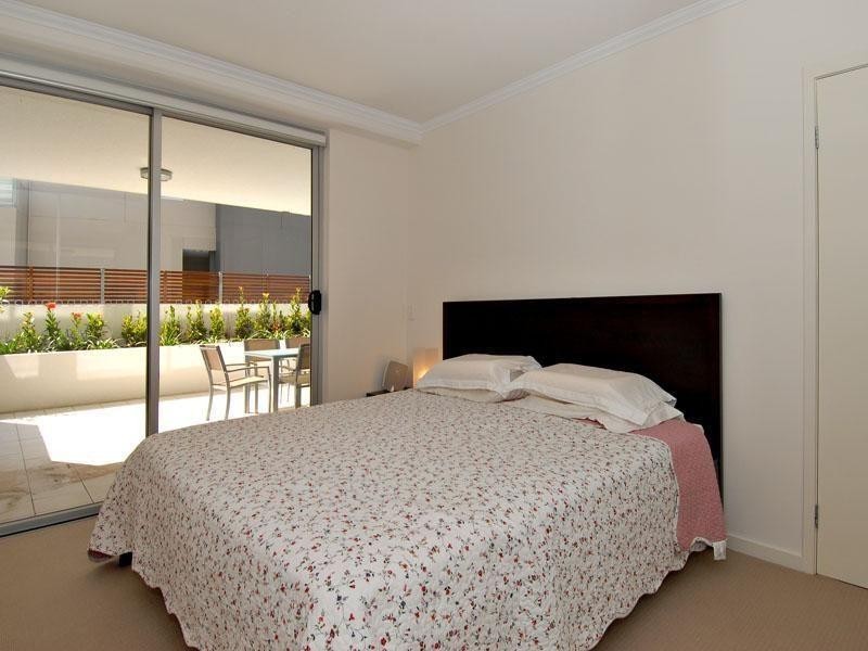 4/101 Clarence Road, Indooroopilly QLD 4068