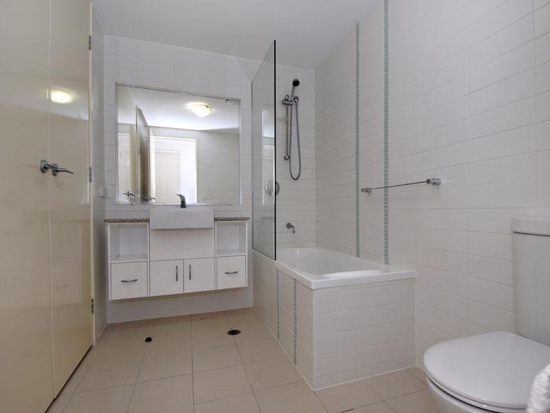 4/101 Clarence Road, Indooroopilly QLD 4068
