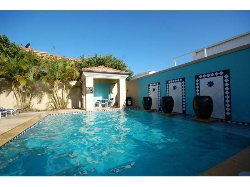 4 Mews West/99-101 Heeb Street, Benowa QLD 4217