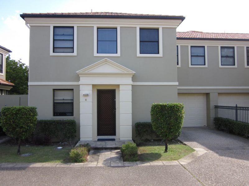 4 Mews West/99-101 Heeb Street, Benowa QLD 4217