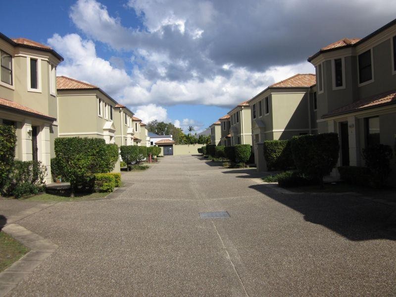 4 Mews West/99-101 Heeb Street, Benowa QLD 4217