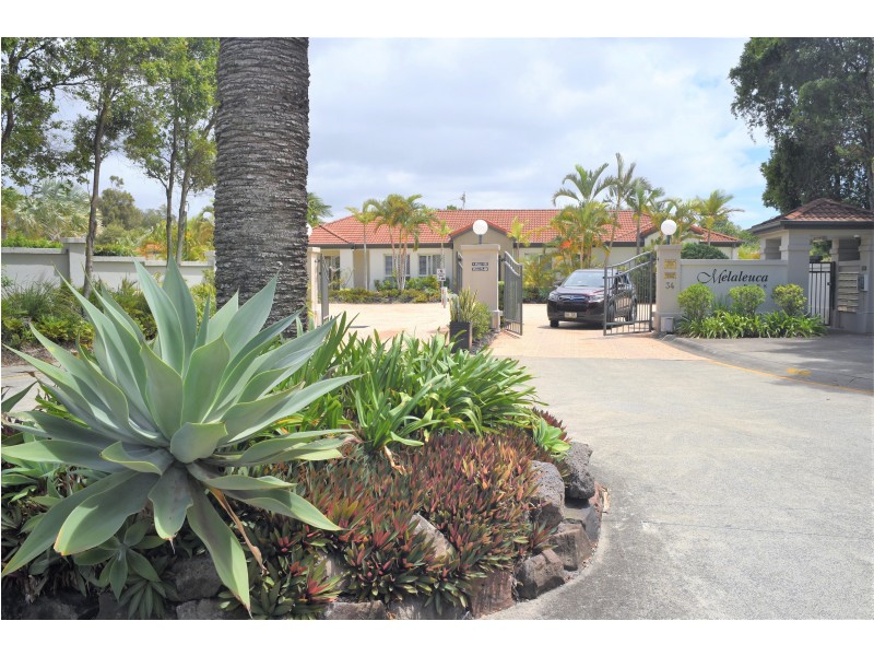 34 Albicore Street, Mermaid Waters QLD 4218