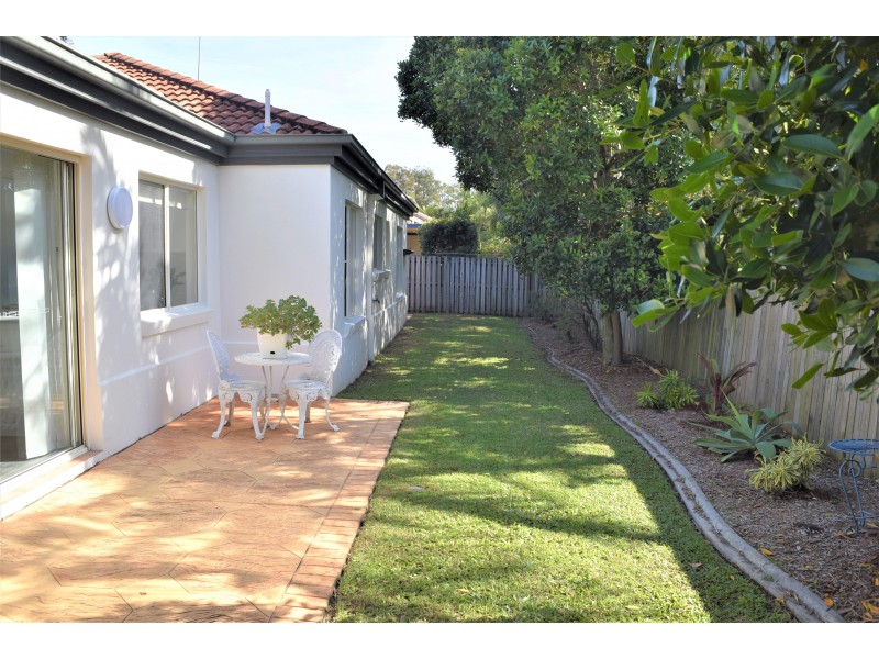 34 Albicore Street, Mermaid Waters QLD 4218