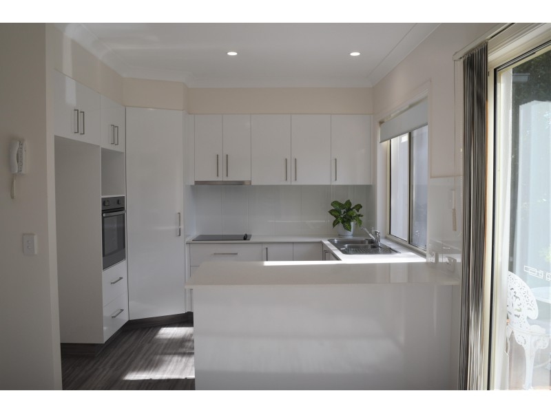 34 Albicore Street, Mermaid Waters QLD 4218