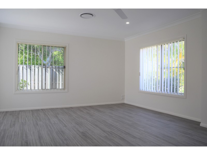 34 Albicore Street, Mermaid Waters QLD 4218