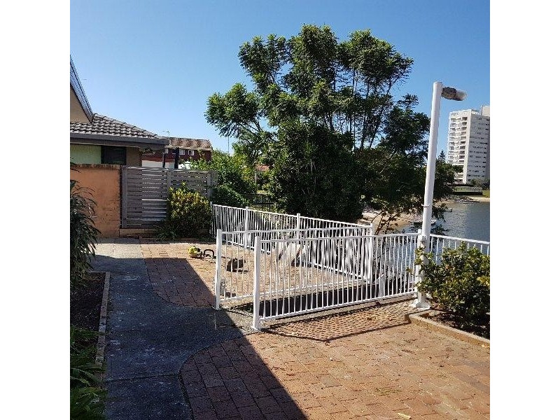 4 Plumosa Court, Mermaid Waters QLD 4218