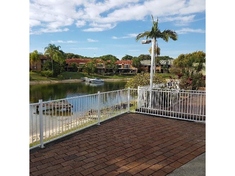 4 Plumosa Court, Mermaid Waters QLD 4218