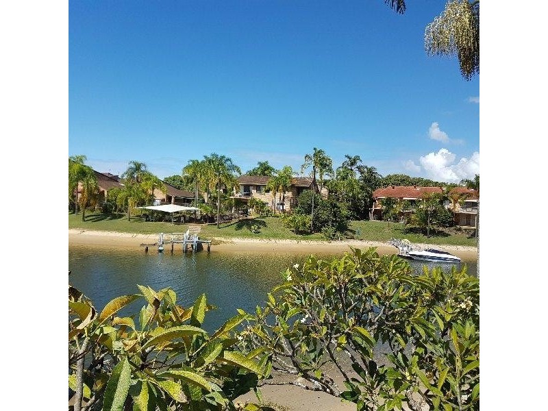 4 Plumosa Court, Mermaid Waters QLD 4218