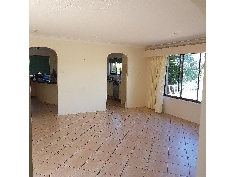 4 Plumosa Court, Mermaid Waters QLD 4218