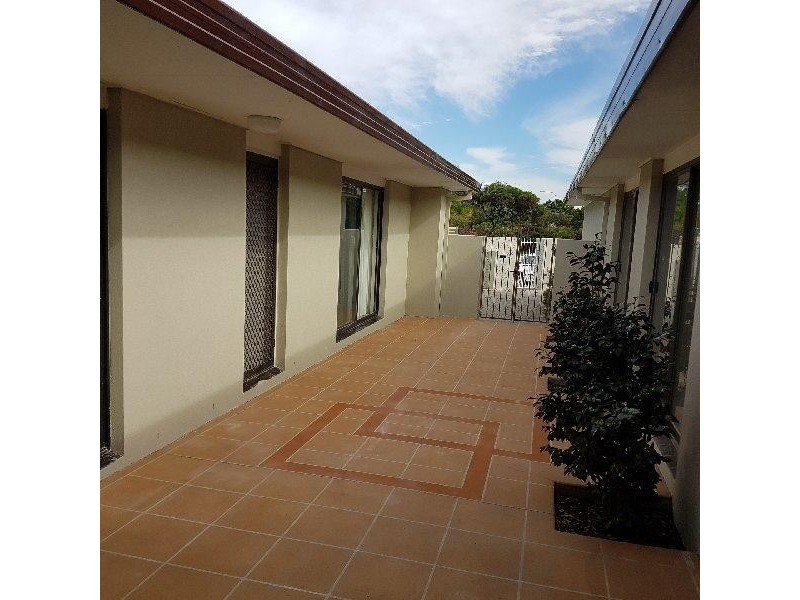 4 Plumosa Court, Mermaid Waters QLD 4218