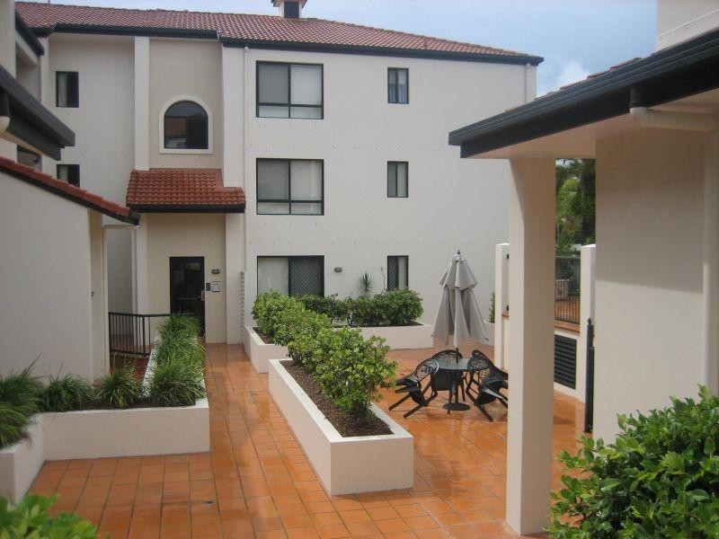 11-15 Owens Lane, Southport QLD 4215