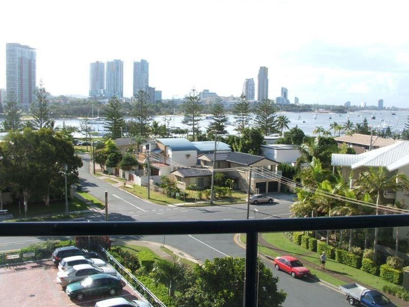 22 Montgomery Avenue, Main Beach QLD 4217