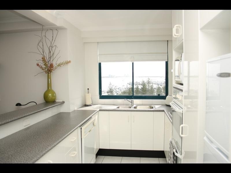 22 Montgomery Avenue, Main Beach QLD 4217