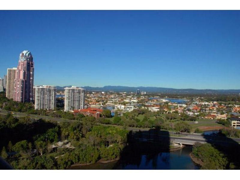 24 Breaker Street, Main Beach QLD 4217