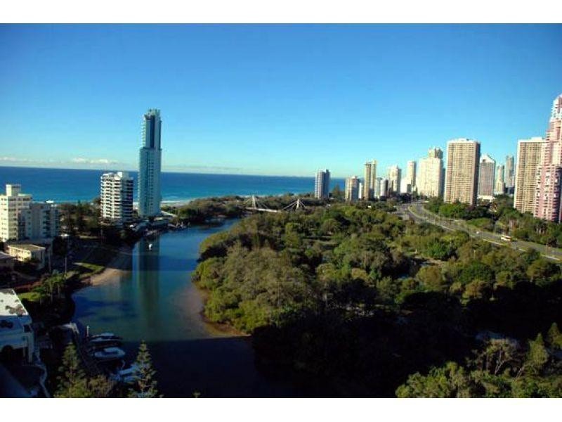 24 Breaker Street, Main Beach QLD 4217