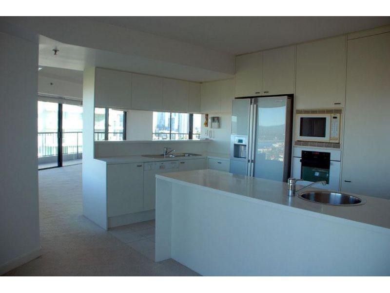 24 Breaker Street, Main Beach QLD 4217
