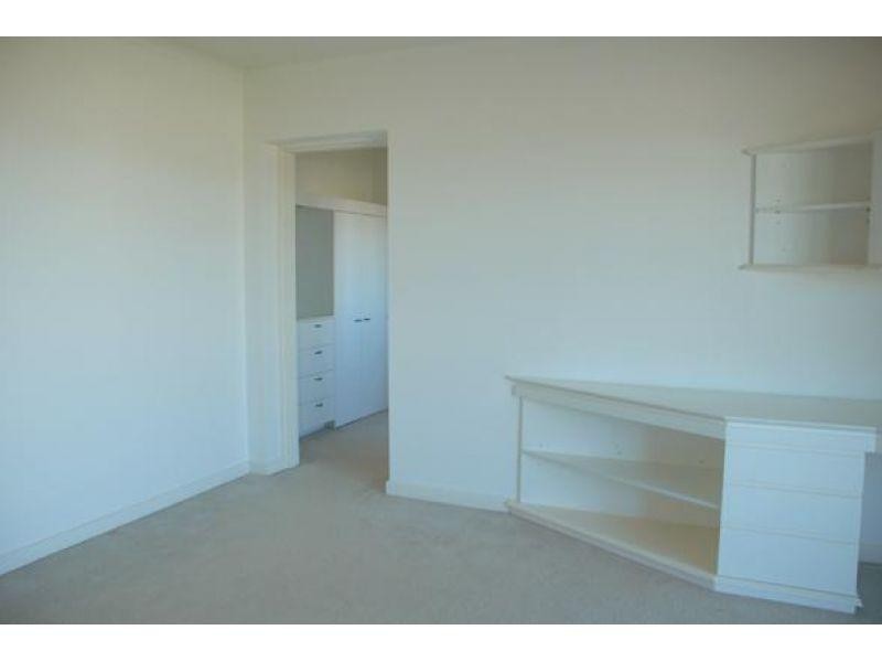 24 Breaker Street, Main Beach QLD 4217