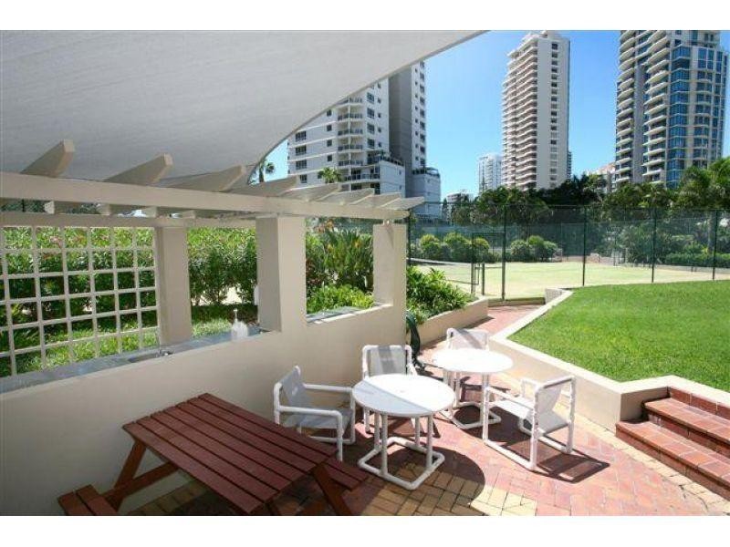 11-17 Hughes Avenue, Main Beach QLD 4217