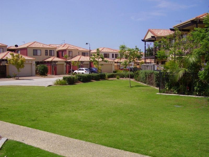 25/302 Christine Avenue, Varsity Lakes QLD 4227