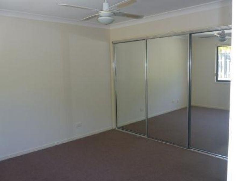 4/13 Hervey Street, Pacific Pines QLD 4211