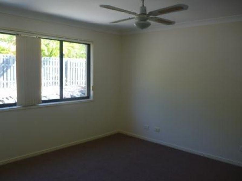 4/13 Hervey Street, Pacific Pines QLD 4211