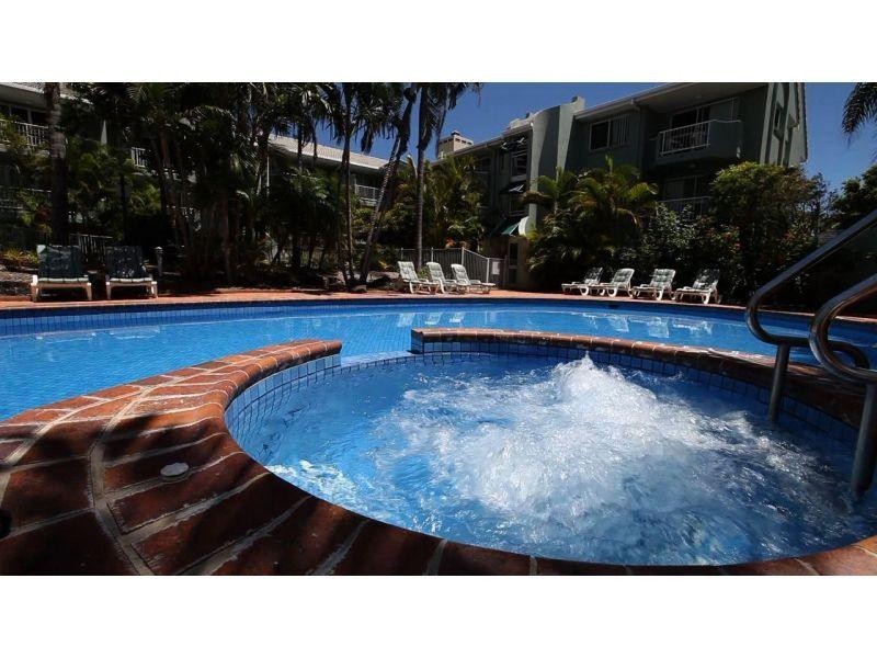 11 Breaker Street, Main Beach QLD 4217