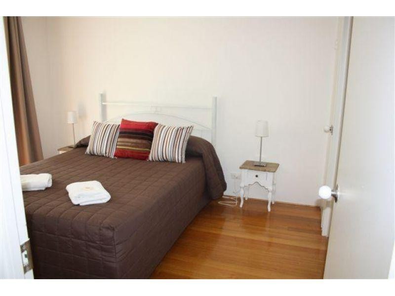 11 Breaker Street, Main Beach QLD 4217