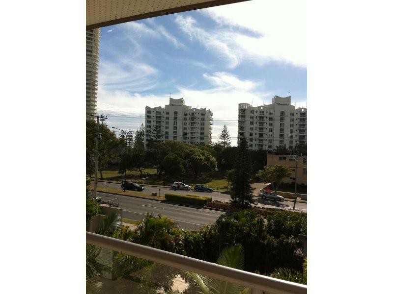 B/1880 Gold Coast Highway, Burleigh Heads QLD 4220