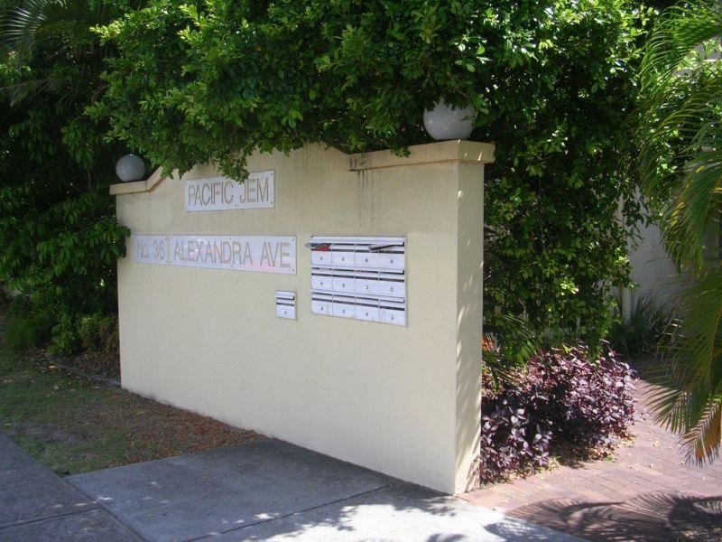 36 ALEXANDRA AVE, Broadbeach QLD 4218