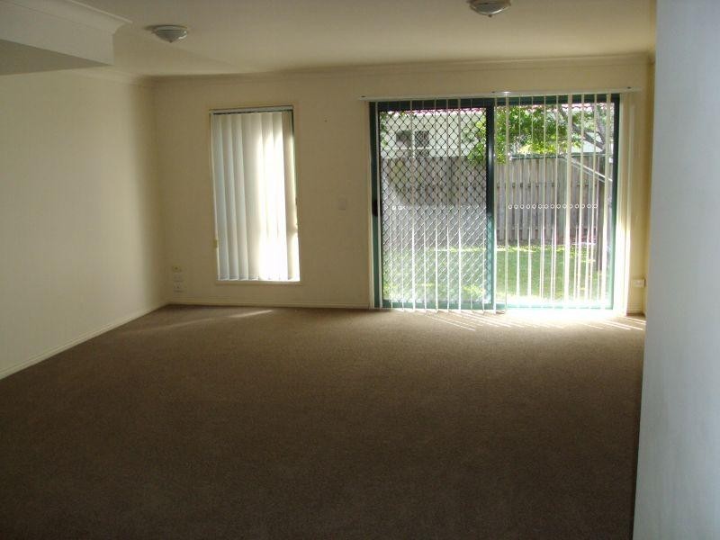 Lodge 4 Unit 2/87-91   Heeb Street, Ashmore QLD 4214