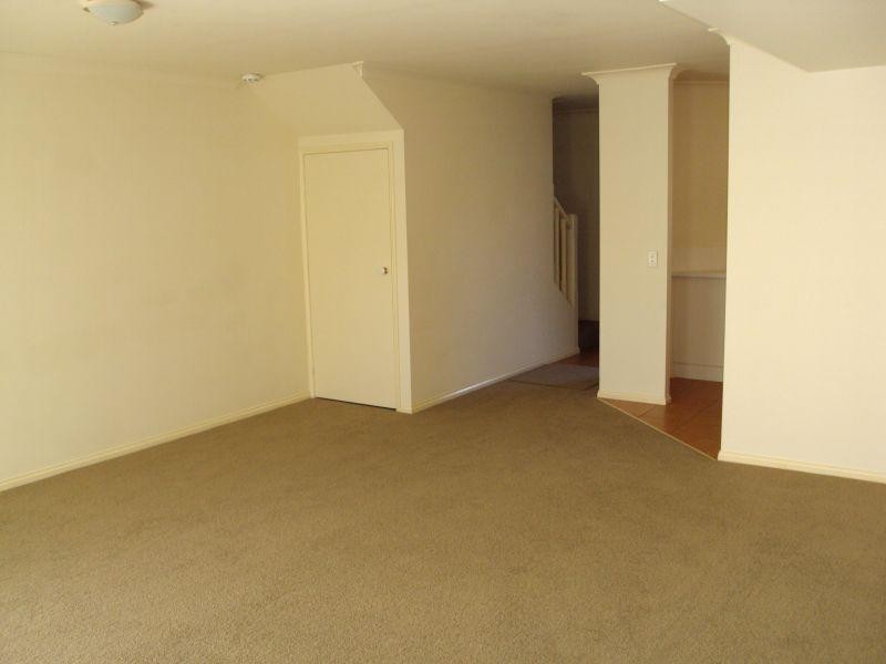 Lodge 4 Unit 2/87-91   Heeb Street, Ashmore QLD 4214