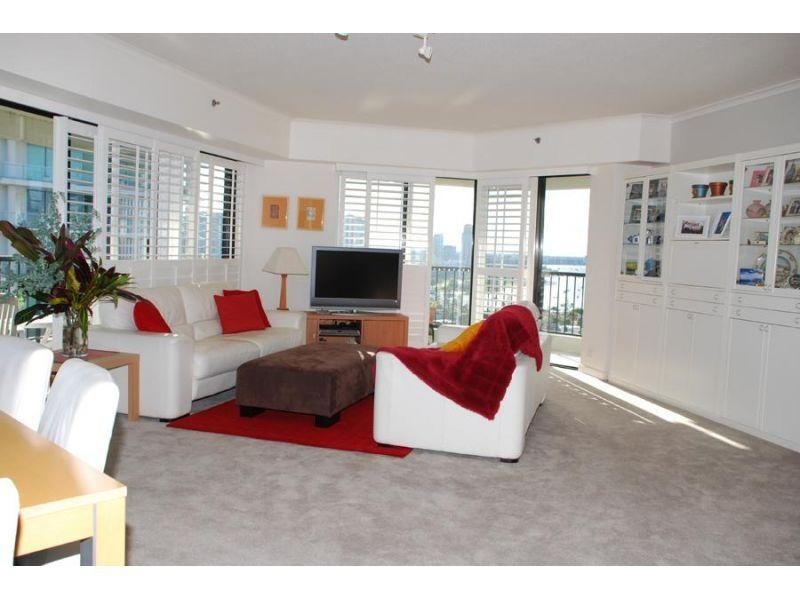 24 Breaker Street, Main Beach QLD 4217