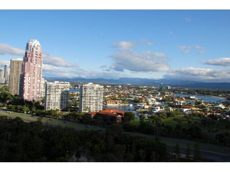 24 Breaker Street, Main Beach QLD 4217