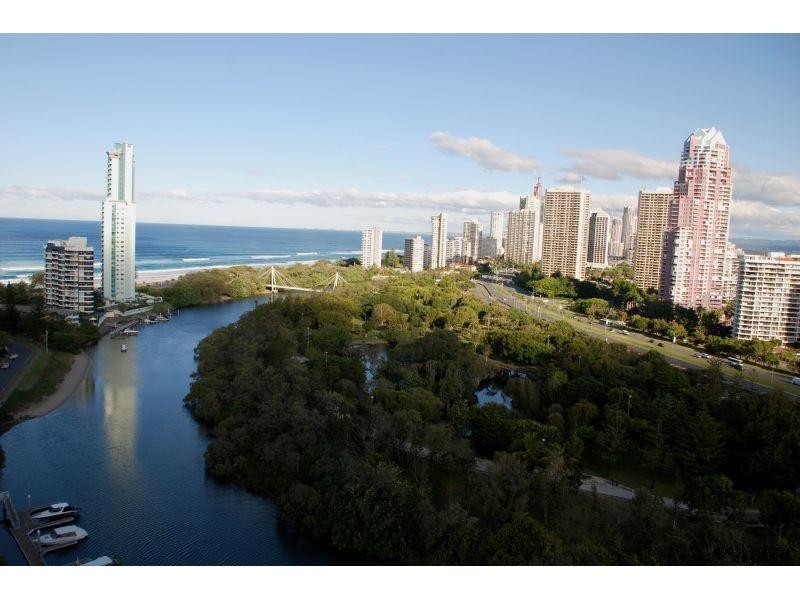 24 Breaker Street, Main Beach QLD 4217