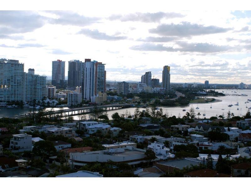 24 Breaker Street, Main Beach QLD 4217