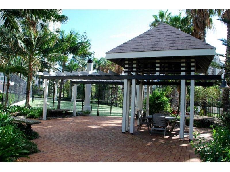 24 Breaker Street, Main Beach QLD 4217