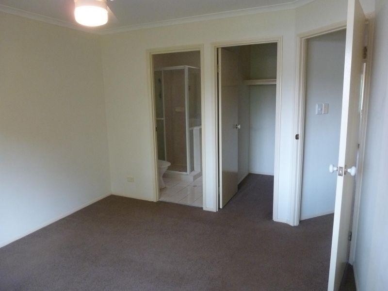 102 Alexander Drive, Highland Park QLD 4211