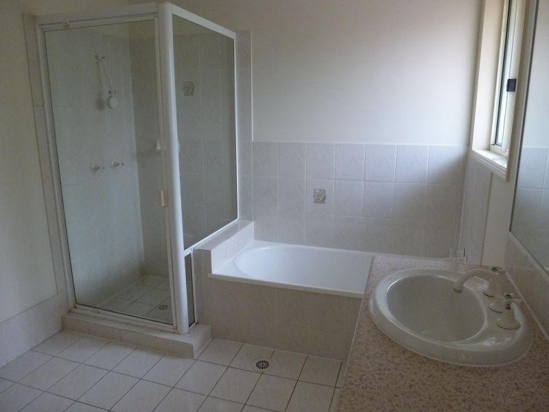 102 Alexander Drive, Highland Park QLD 4211