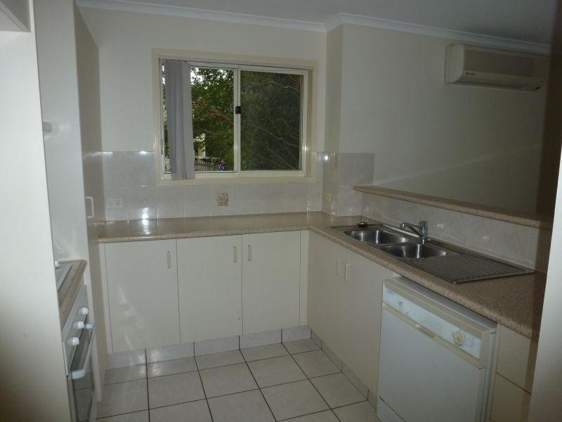 102 Alexander Drive, Highland Park QLD 4211