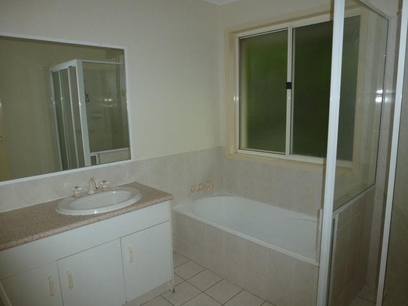 102 Alexander Drive, Highland Park QLD 4211