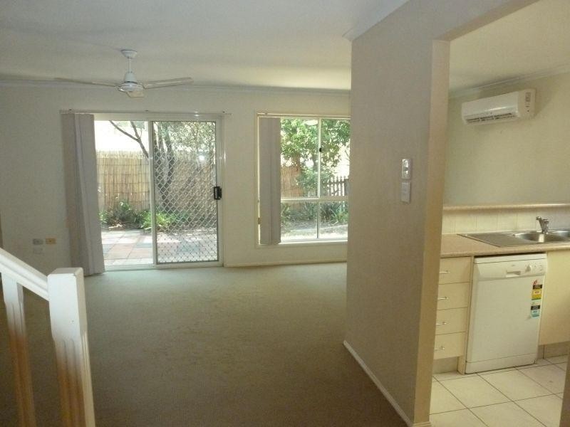 102 Alexander Drive, Highland Park QLD 4211