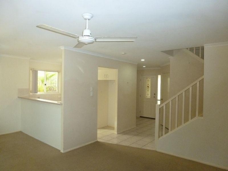 102 Alexander Drive, Highland Park QLD 4211