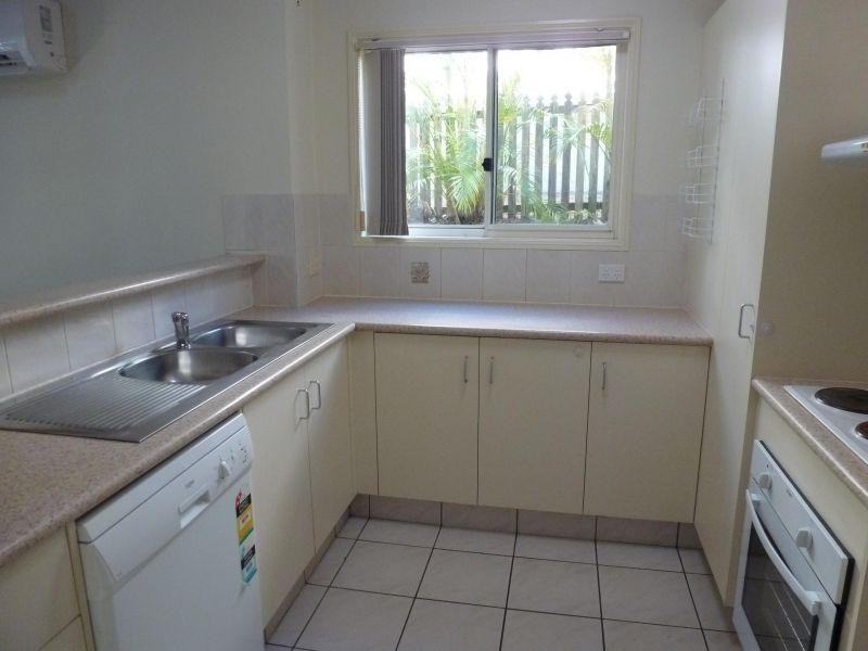 102 Alexander Drive, Highland Park QLD 4211